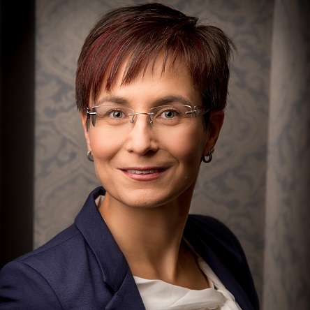 Professor Janin Henkel-Oberlaender